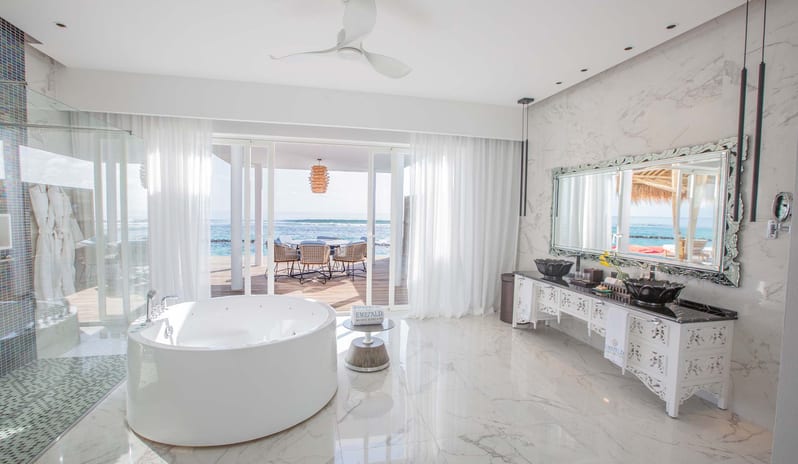 Emerald Maldives - Presidential Water Villa Bathroom